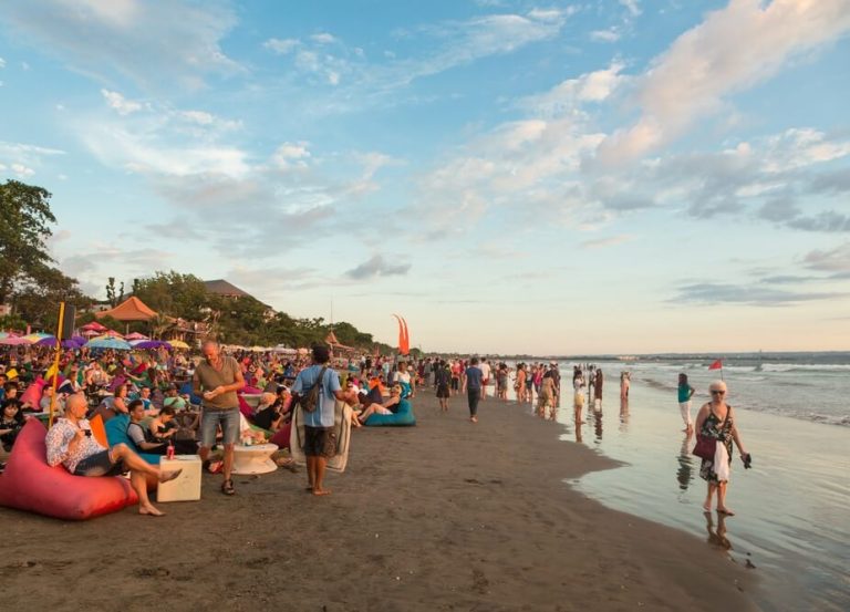 201612-bali-sets-new-tourism-record