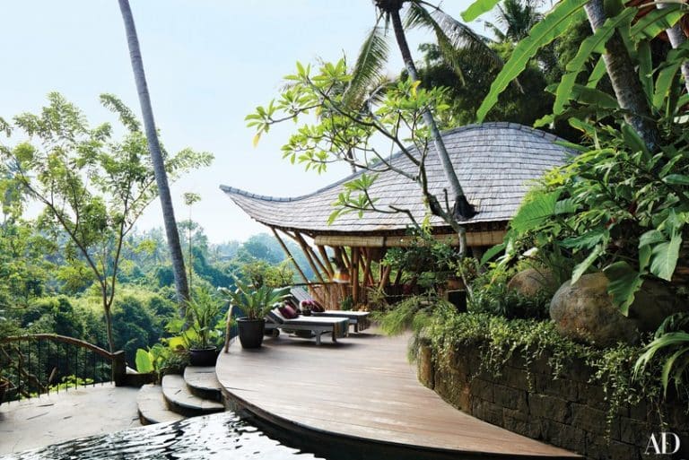 201704-this-house-in-bali-is-constructed-almost-entirely-of-bamboo