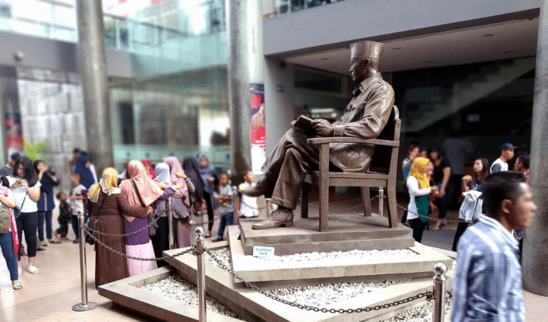 bung karno's grave